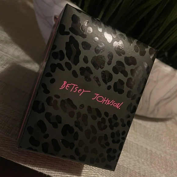 Betsey Johnson Unique Gorgeous Watch - Picture 9 of 11
